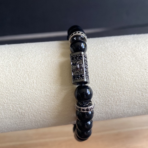 Polished Onyx with Black Pave LionsHead Bead - Picture 6 of 7